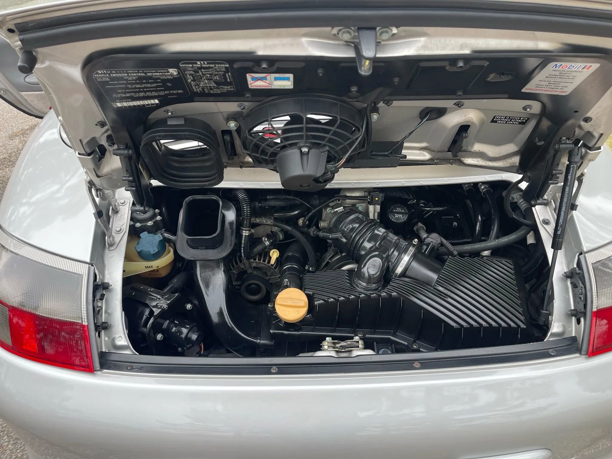 Used 2002 Porsche 911 Cabriolet image 21