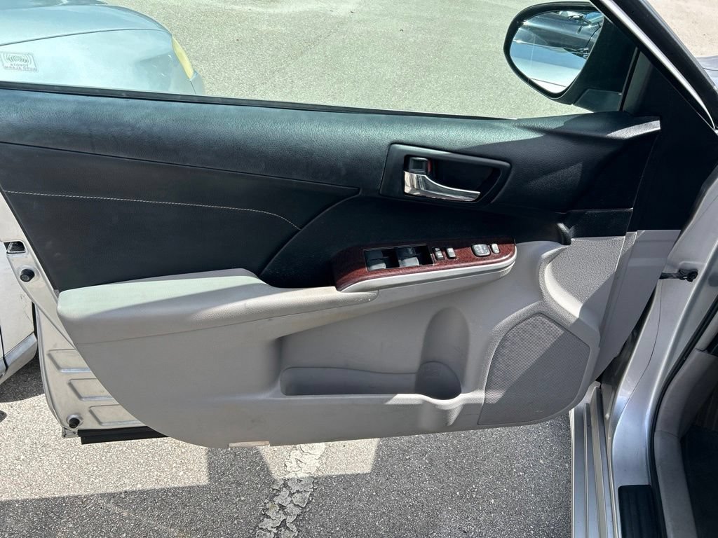 Used 2014 Toyota Camry XLE w/ Leather Package FWD image 17