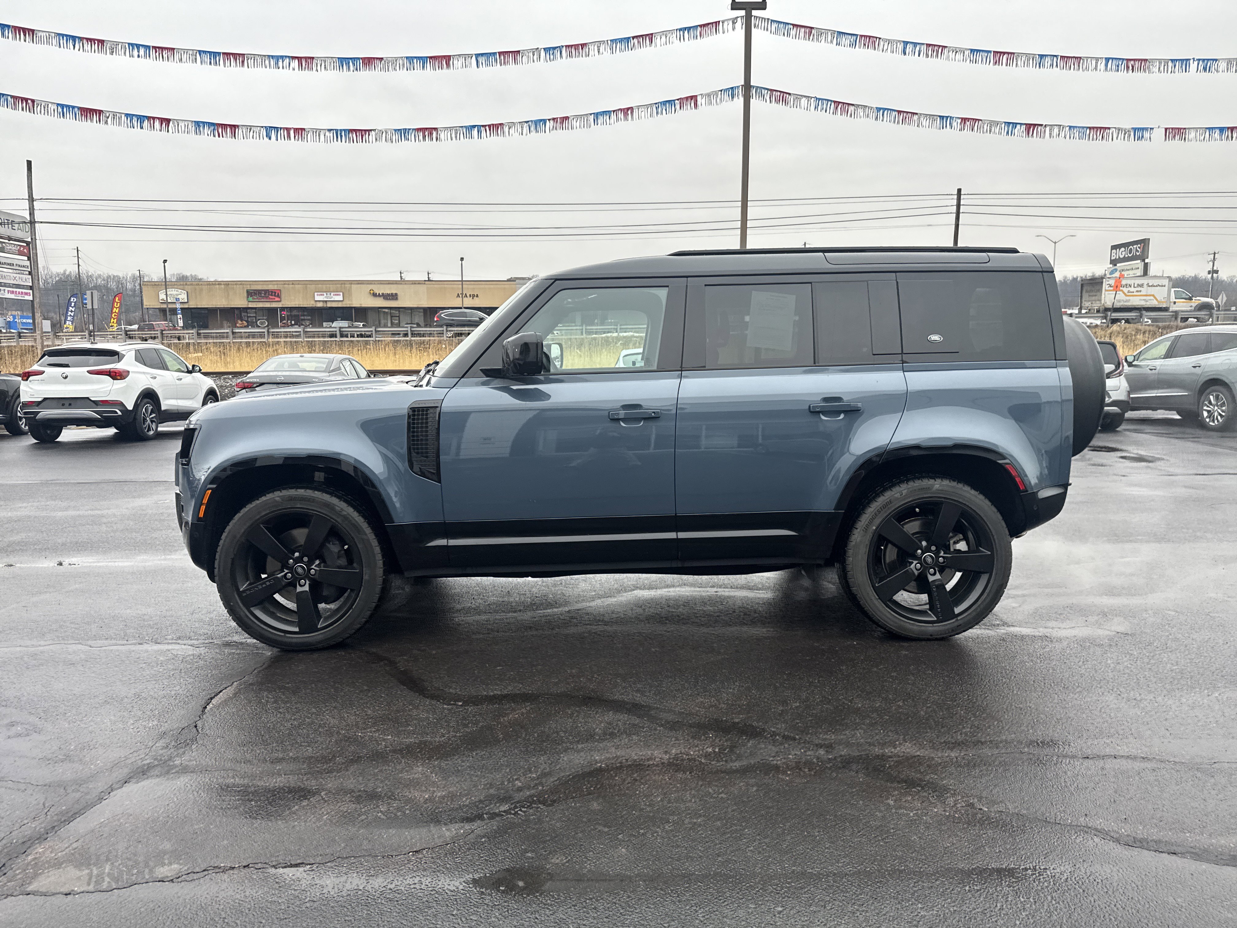Used 2024 Land Rover Defender 110 X-Dynamic SE image 7