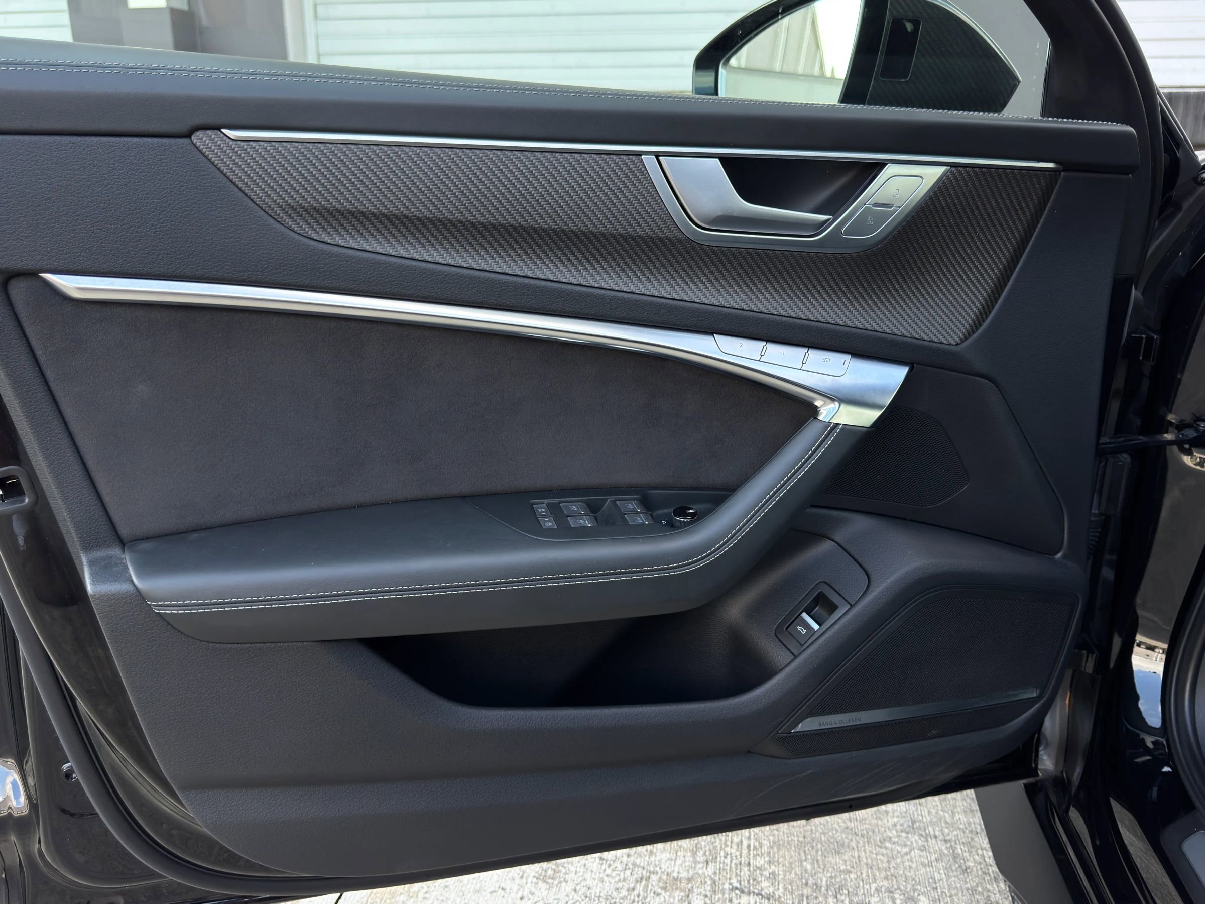 Used 2023 Audi RS 6 w/ Carbon Optic Package image 10