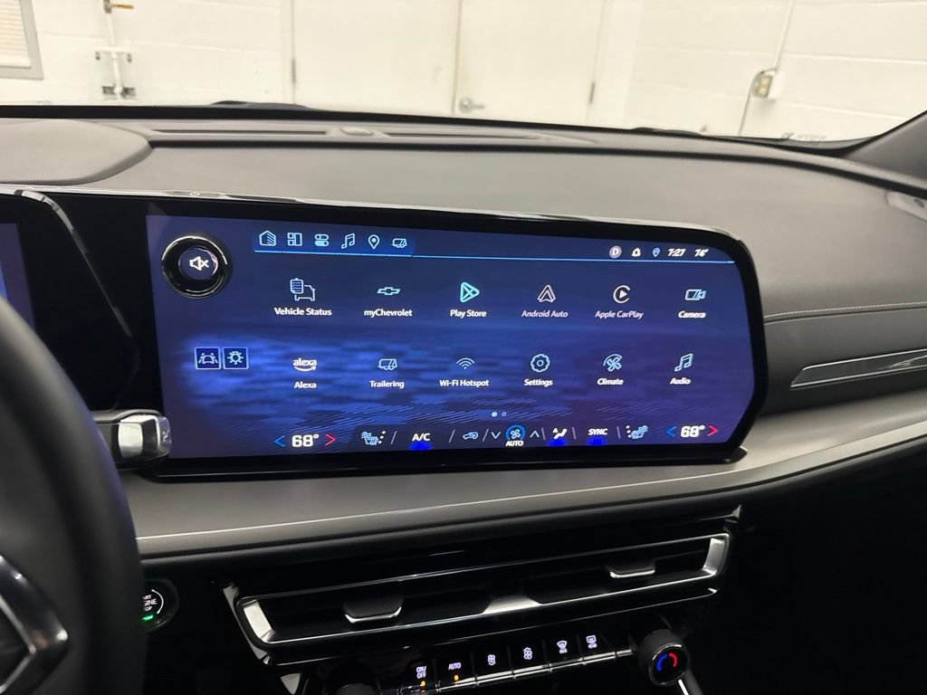 Used 2025 Chevrolet Traverse LT AWD/4WD image 18