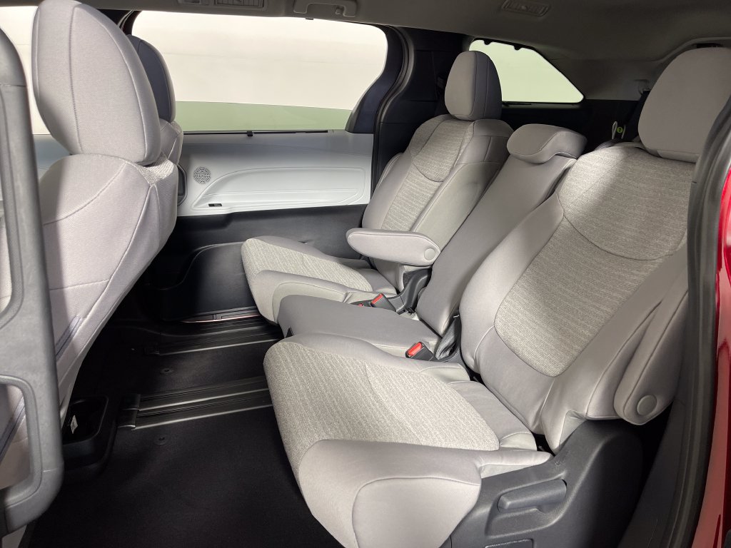 New 2026 Toyota Sienna LE FWD image 13