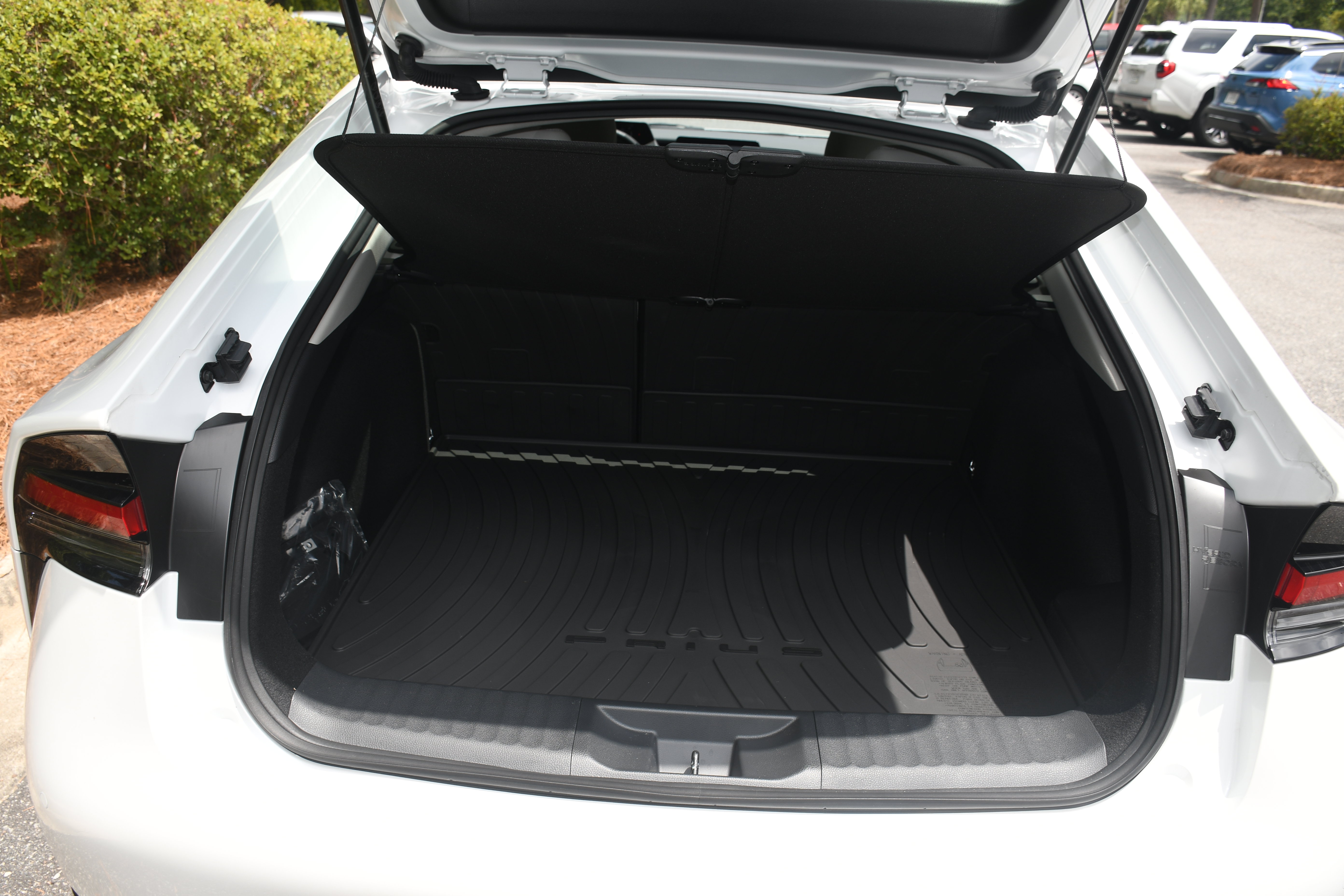 Used 2025 Toyota Prius XLE FWD image 17