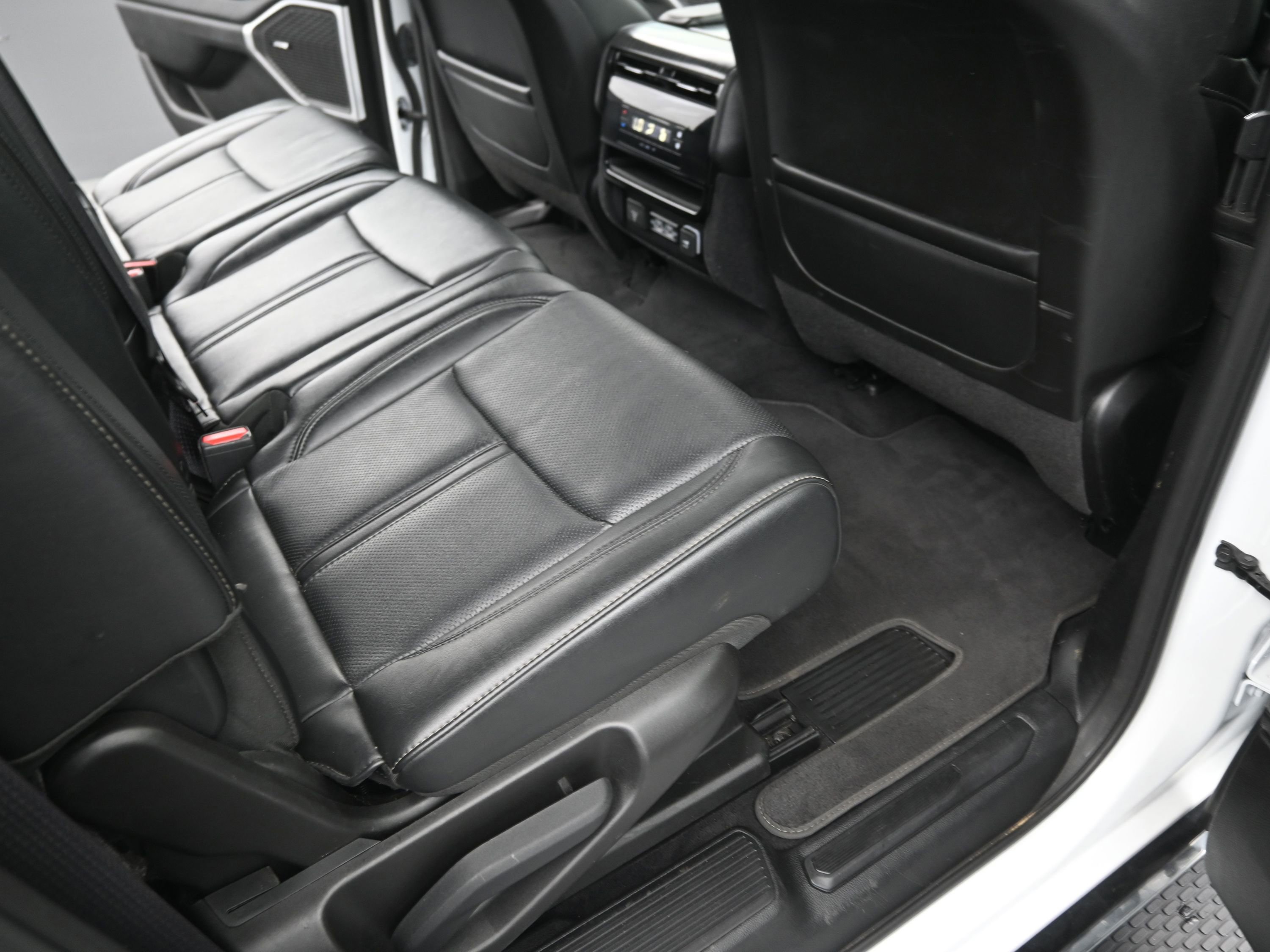 Used 2023 Jeep Wagoneer L Series II image 20