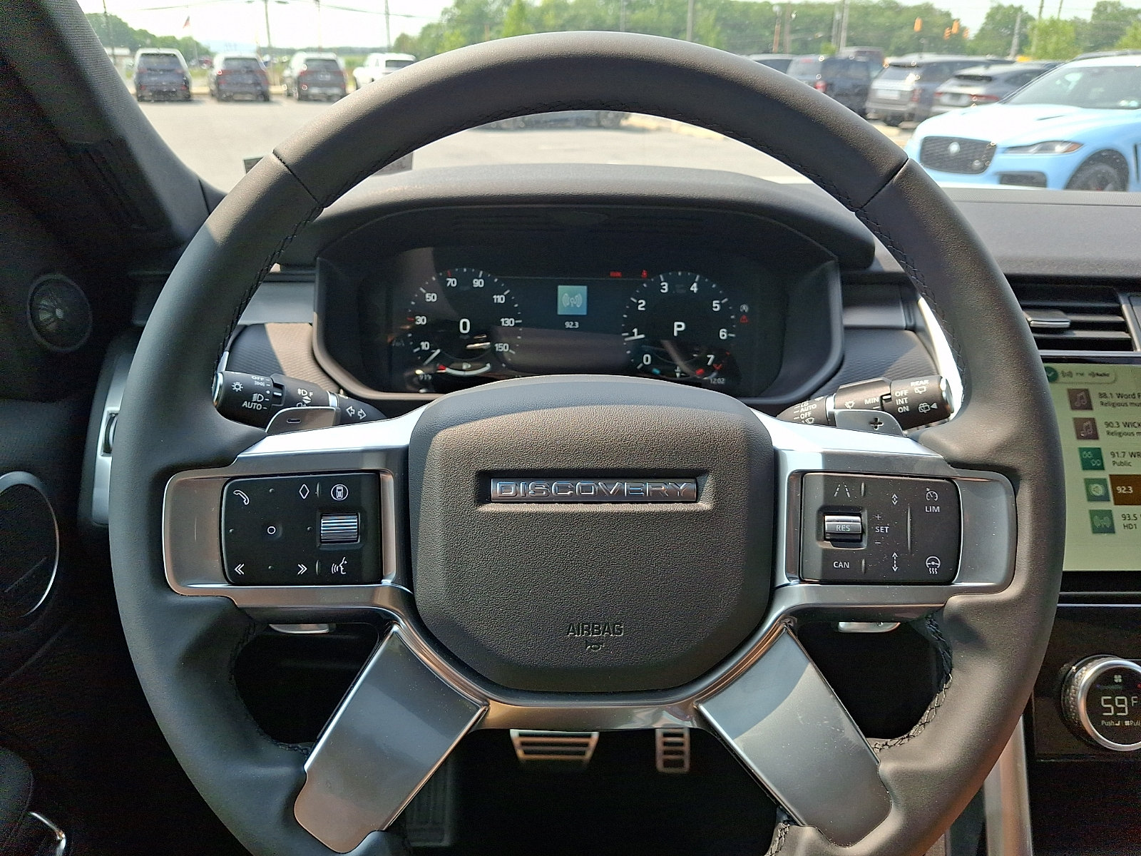 New 2026 Land Rover Discovery Dynamic SE AWD/4WD image 17