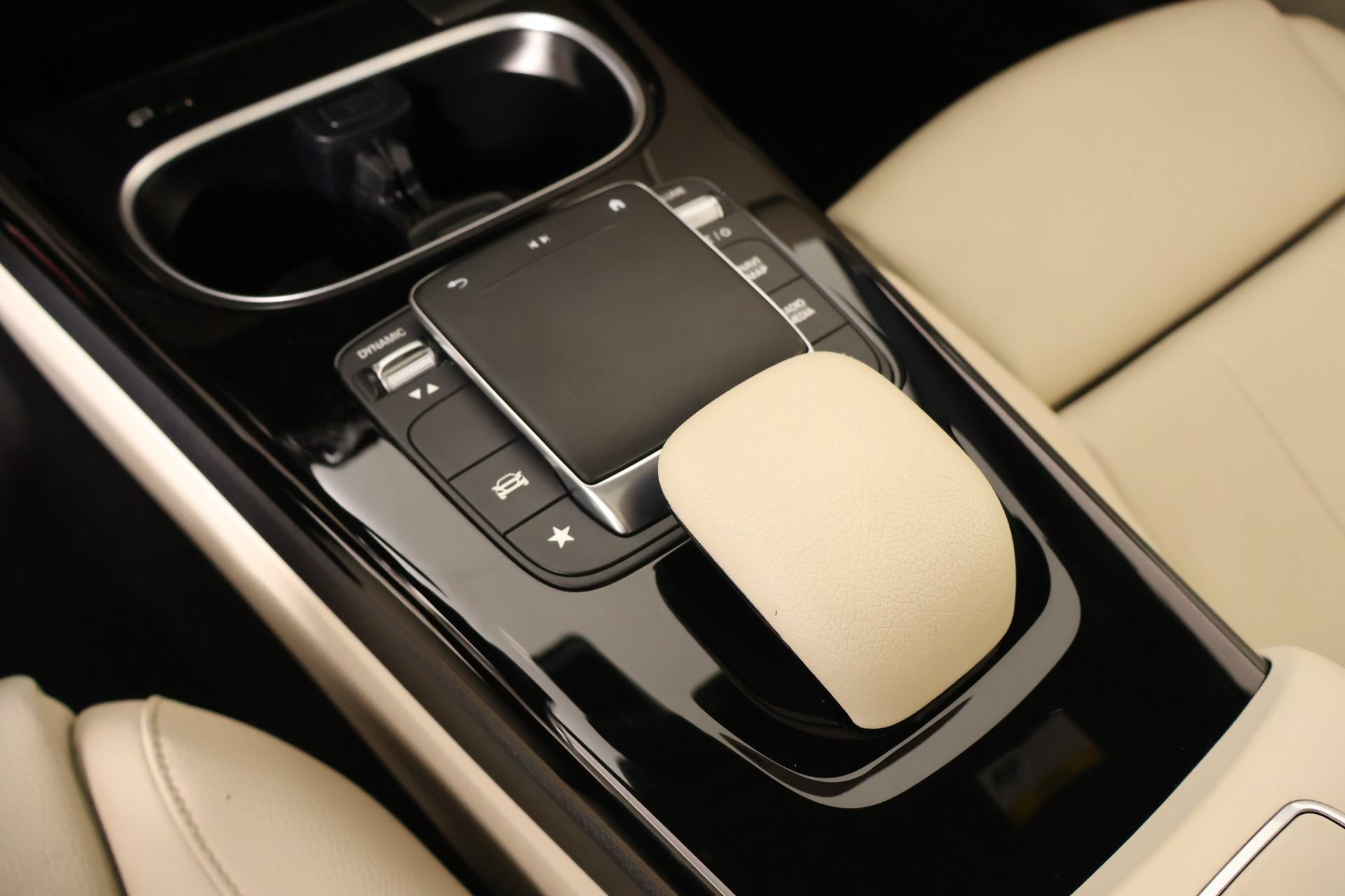 Used 2023 Mercedes-Benz CLA 250 4MATIC image 7
