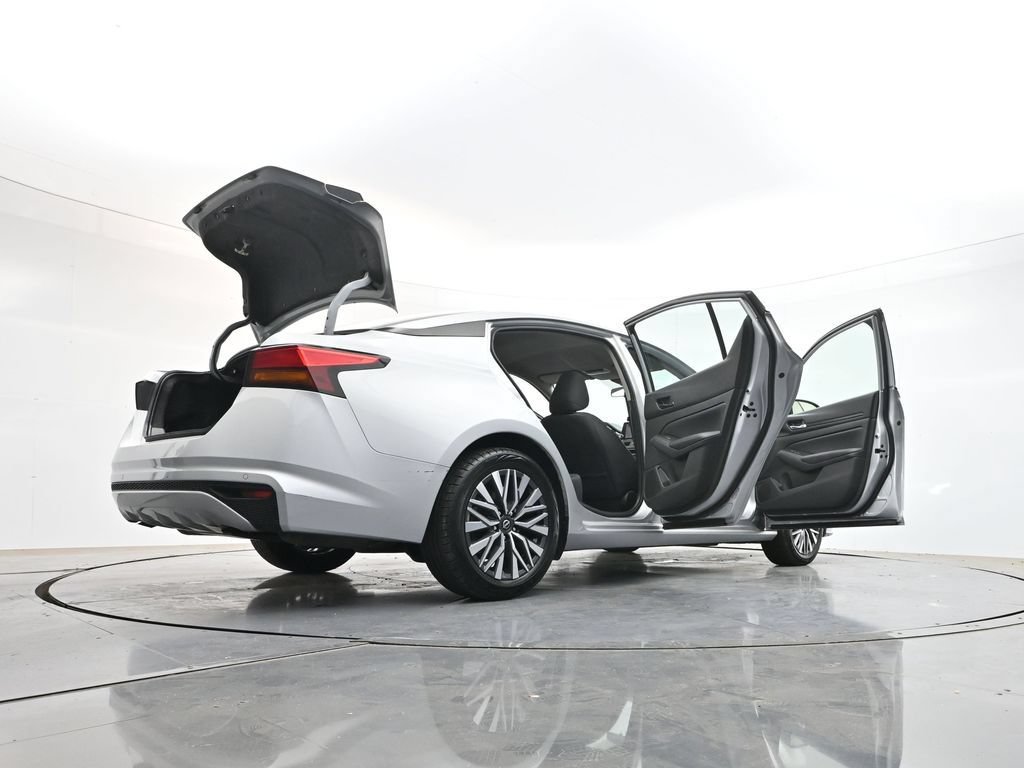 Used 2024 Nissan Altima 2.5 SV FWD image 46