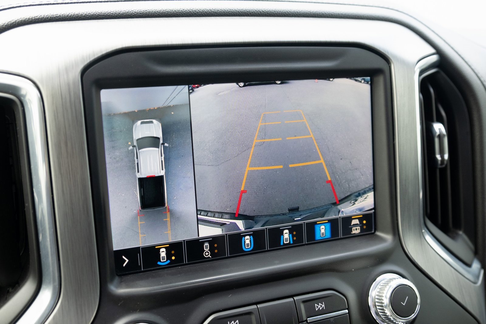 Used 2021 GMC Sierra 3500 Denali w/ Denali Black Diamond Edition image 4