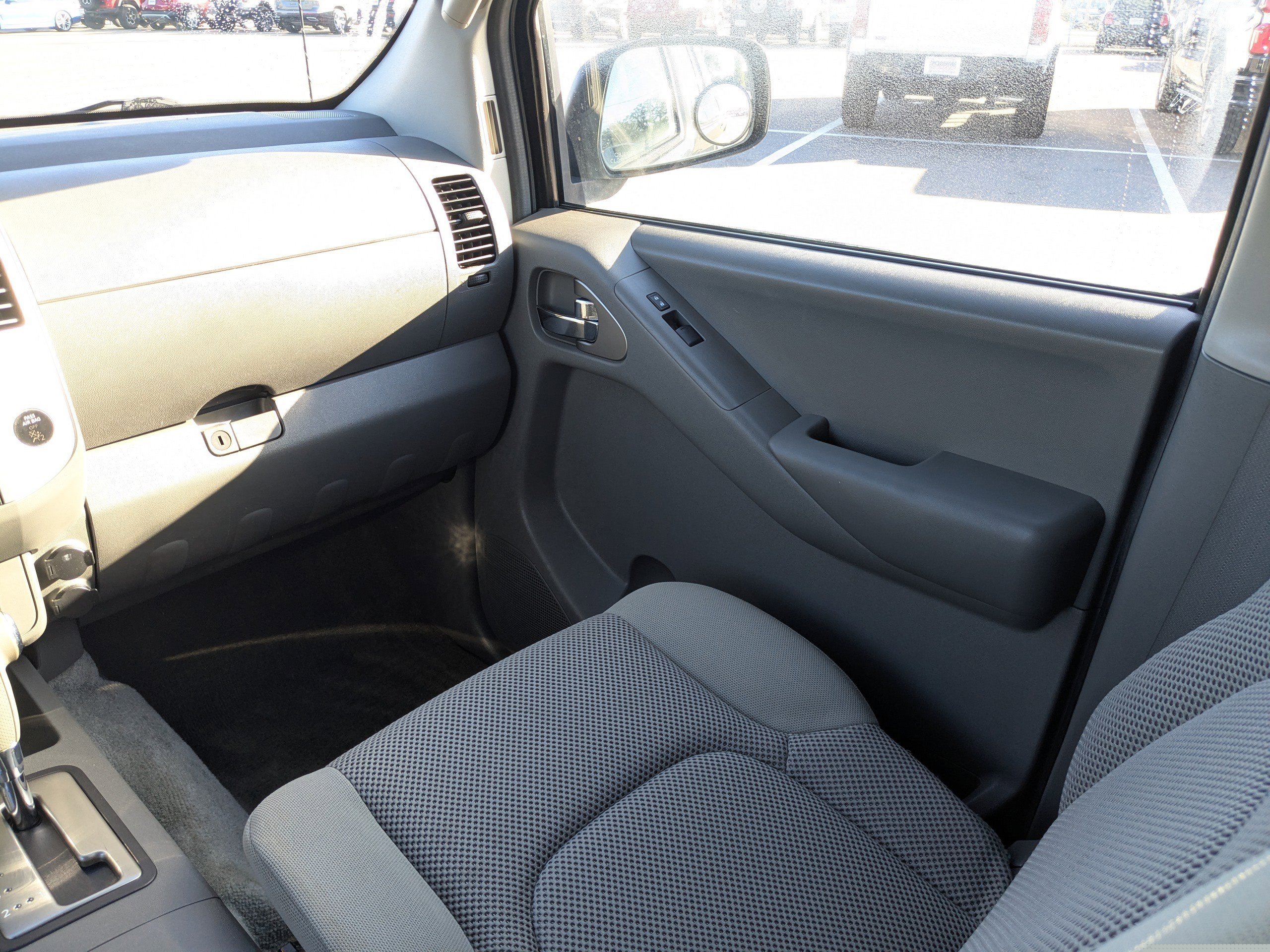 Used 2013 Nissan Frontier SV w/ SV Value Truck Pkg image 16