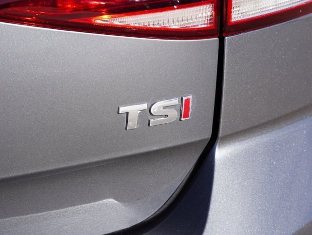 Used 2018 Volkswagen Golf S image 10