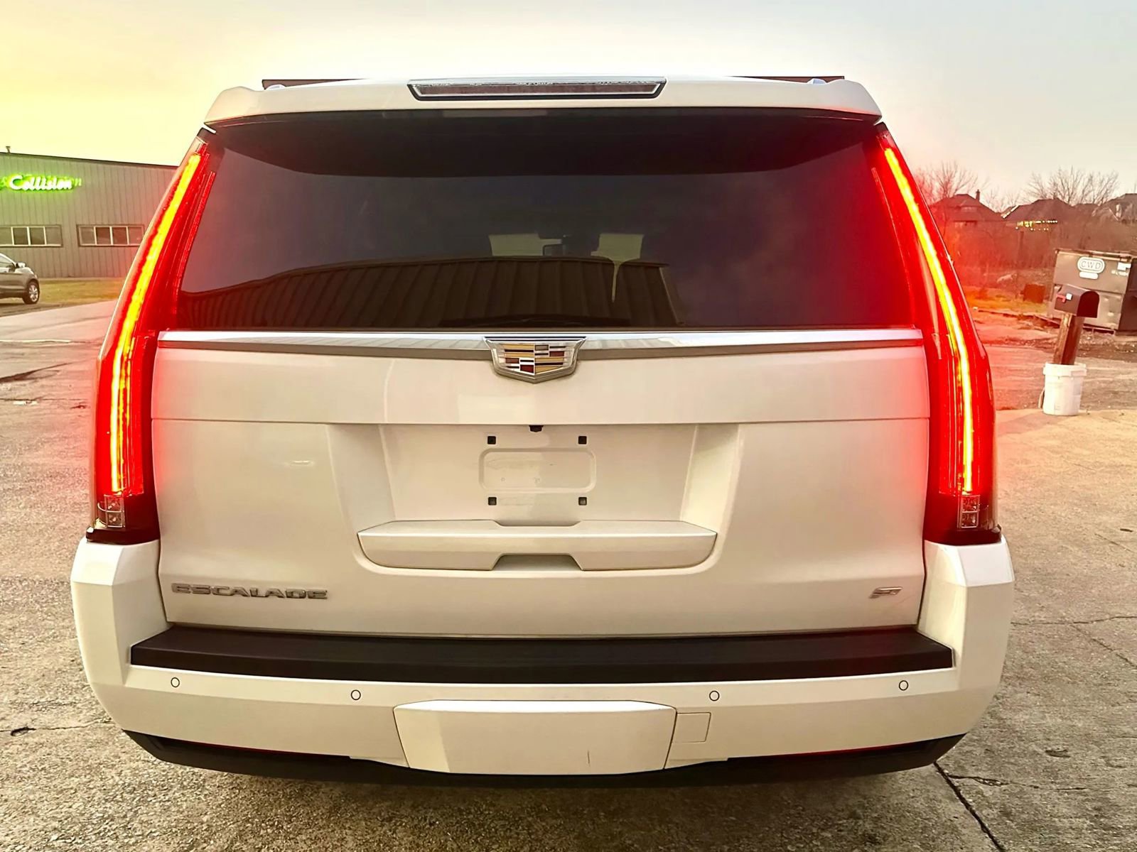 Used 2015 Cadillac Escalade Platinum image 5