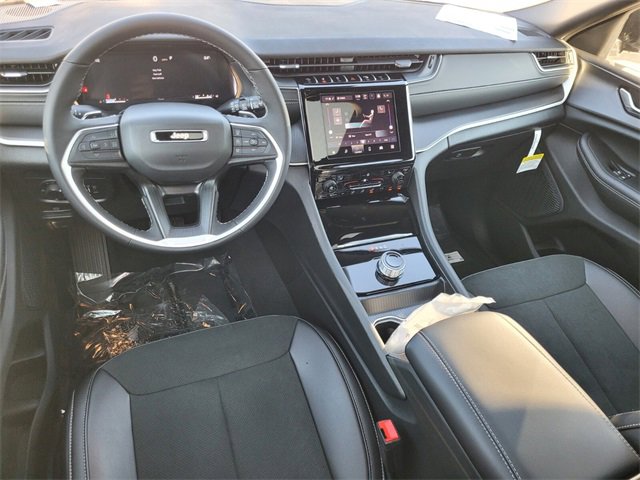 New 2025 Jeep Grand Cherokee Laredo image 10