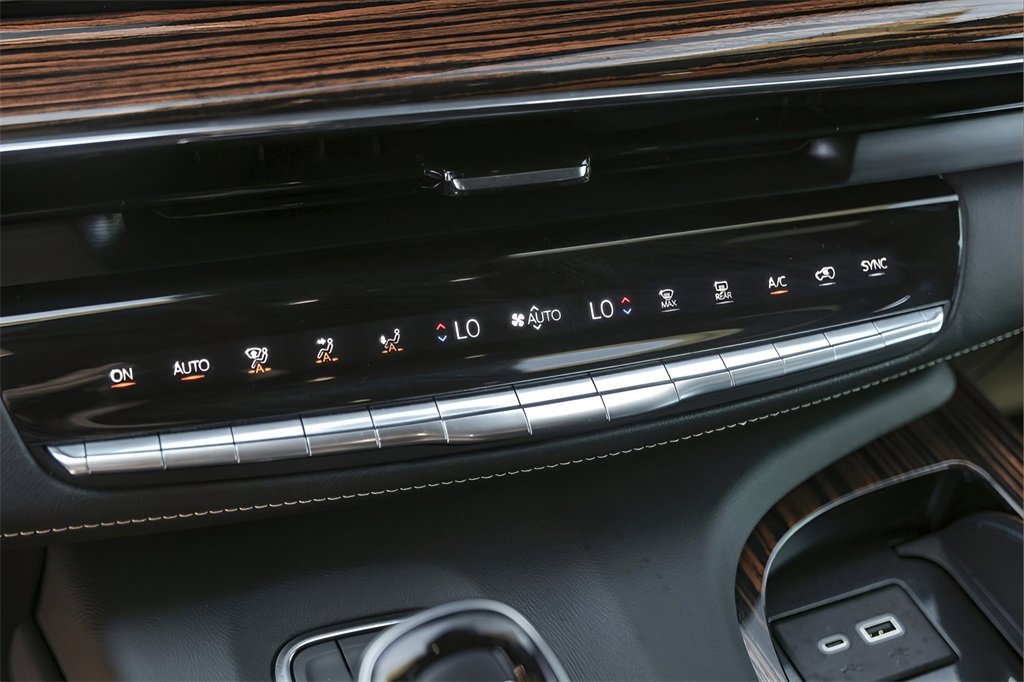Certified 2024 Cadillac Escalade Premium Luxury w/ Performance Package image 18