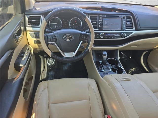 Used 2018 Toyota Highlander XLE AWD/4WD image 16
