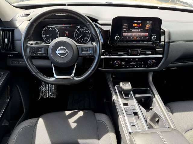 Used 2025 Nissan Pathfinder SV FWD image 3