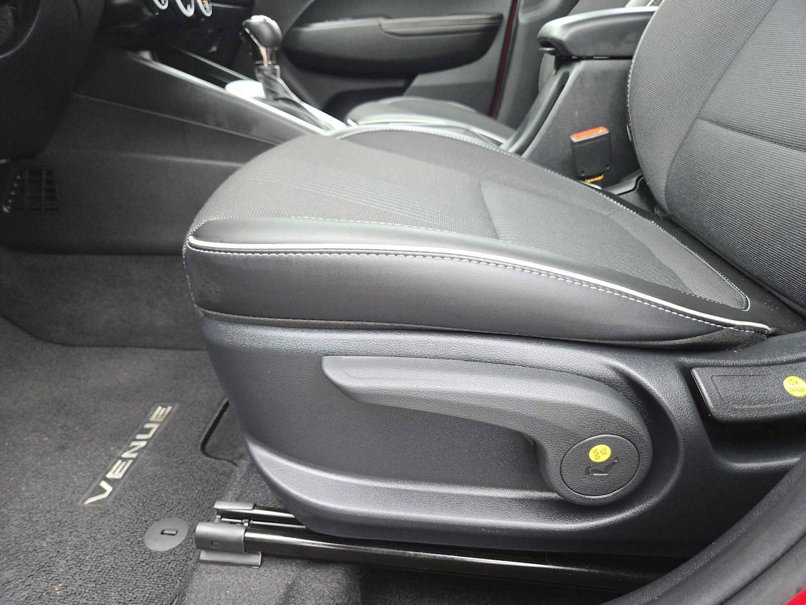 Certified 2025 Hyundai Venue Limited image 23