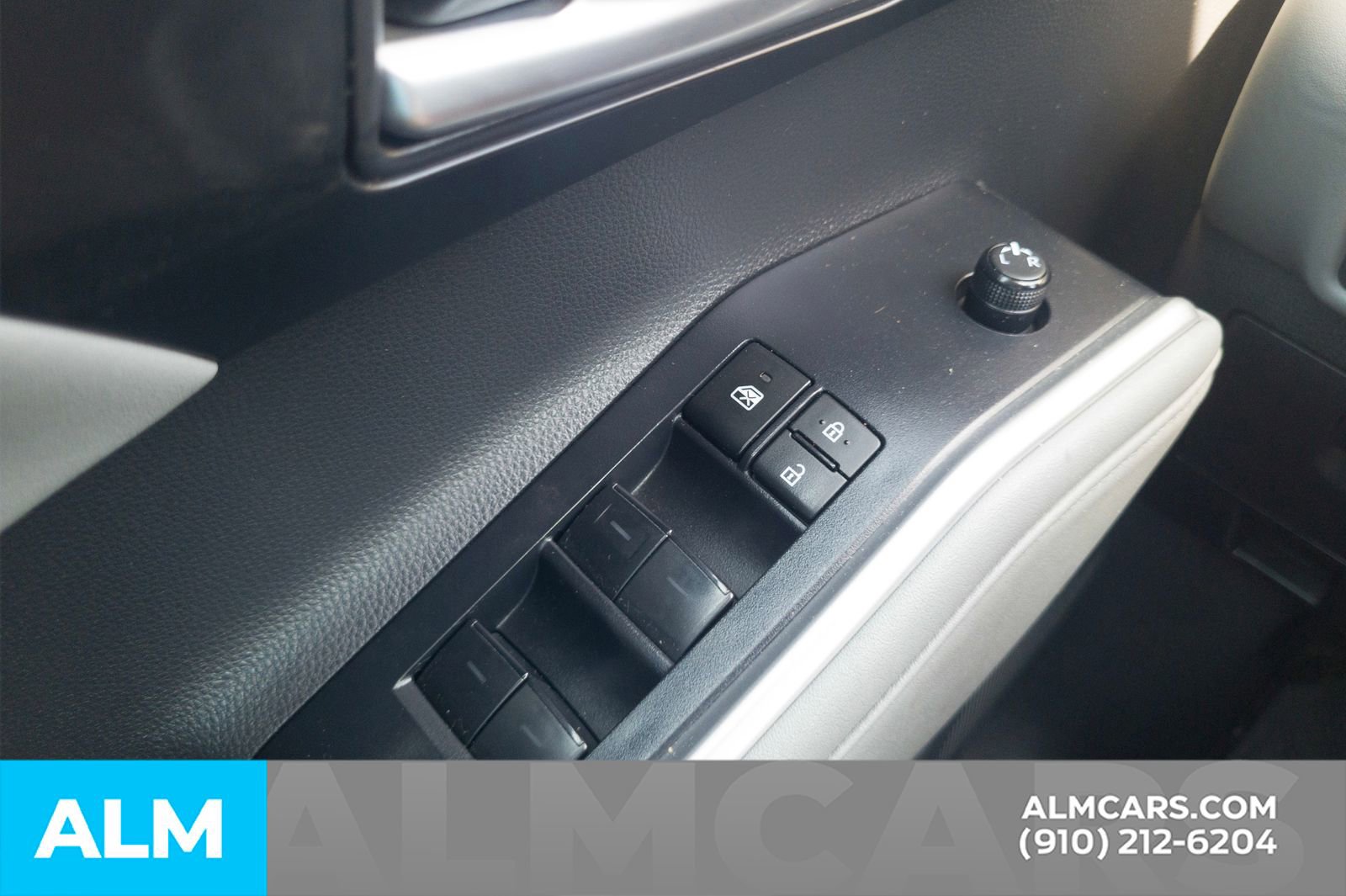 Used 2023 Toyota Highlander XLE AWD/4WD image 18
