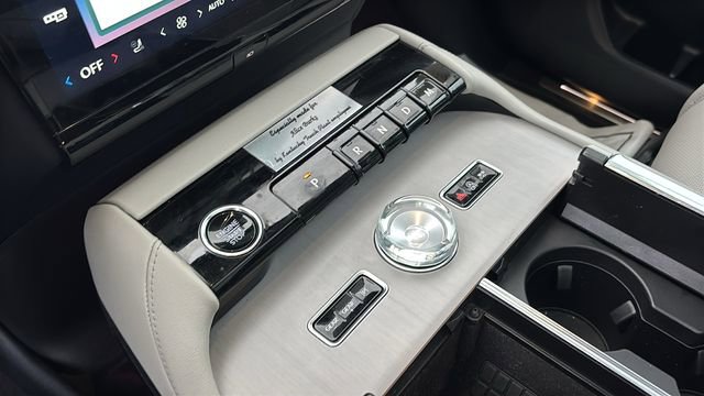Used 2025 Lincoln Navigator L Reserve AWD/4WD image 21