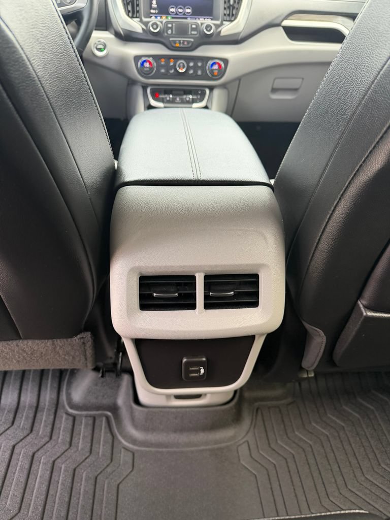 Used 2024 GMC Terrain SLT FWD image 20