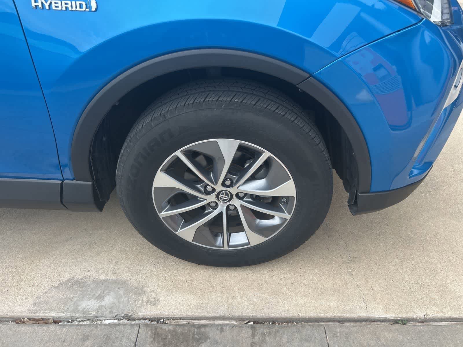 Used 2018 Toyota RAV4 LE AWD/4WD image 7