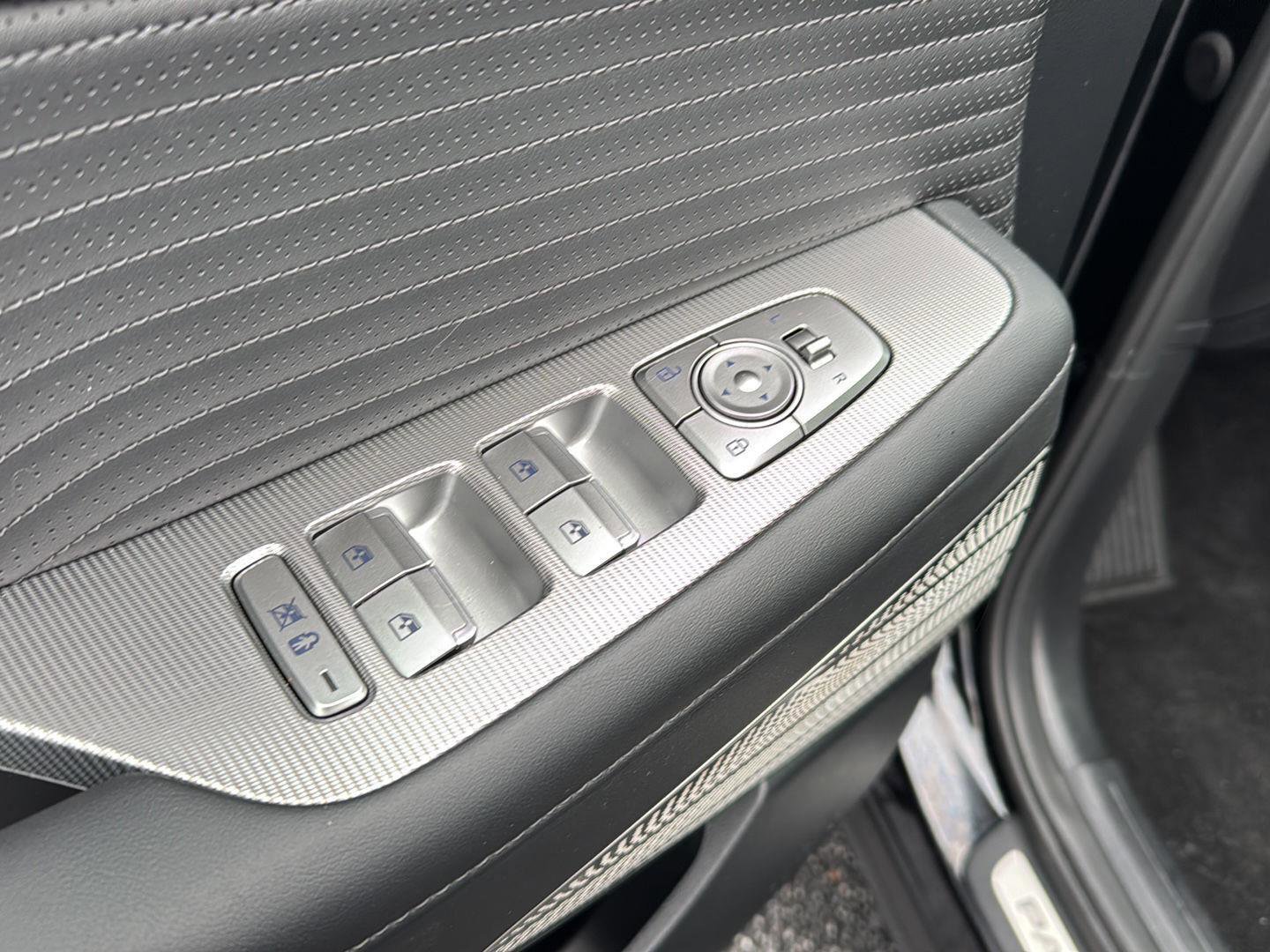 Used 2024 Hyundai Palisade Calligraphy image 29