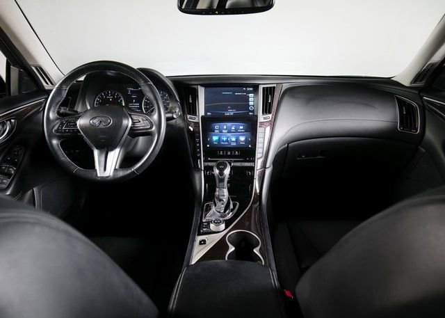 Used 2018 INFINITI Q50 Luxe w/ Essential Package (2.0T Luxe) image 9