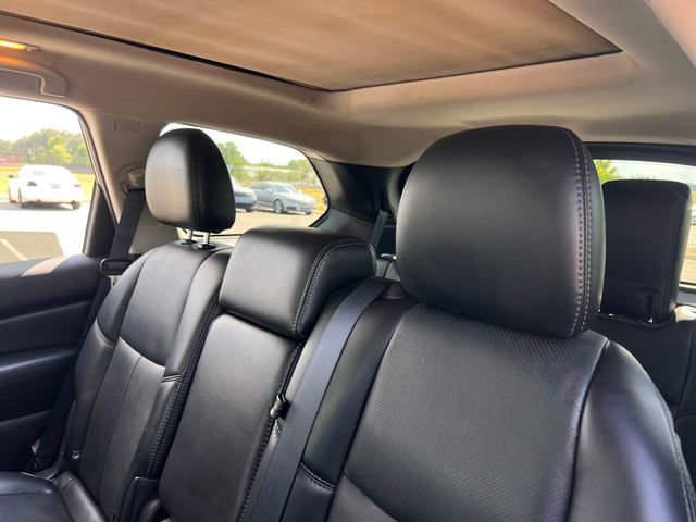 Used 2017 Nissan Pathfinder Platinum FWD image 19