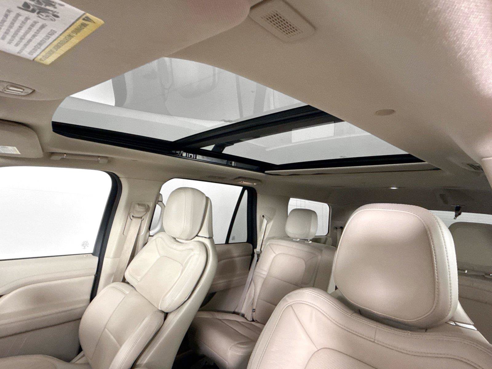 Used 2021 Lincoln Navigator Reserve w/ Luxury Package AWD/4WD image 6