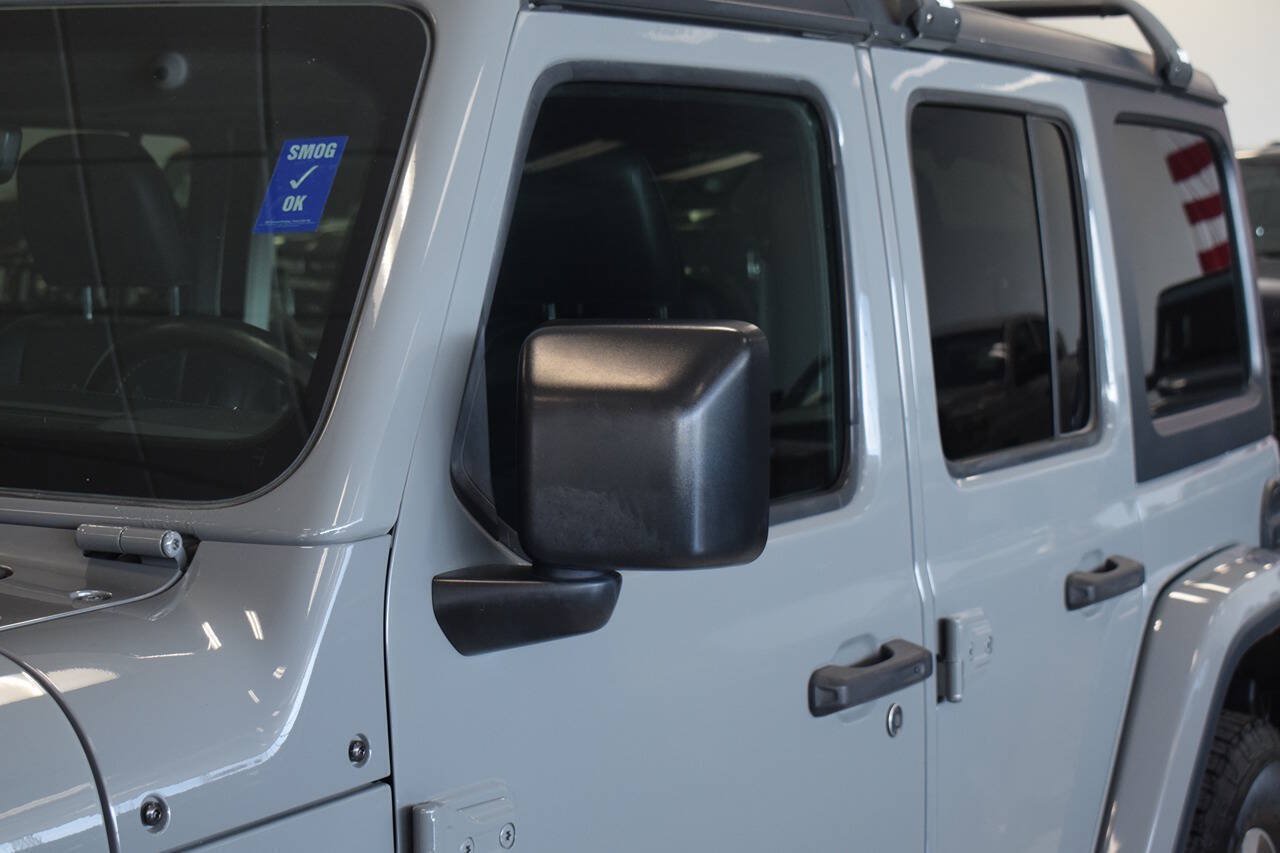 Used 2018 Jeep Wrangler Unlimited Sahara AWD/4WD image 10