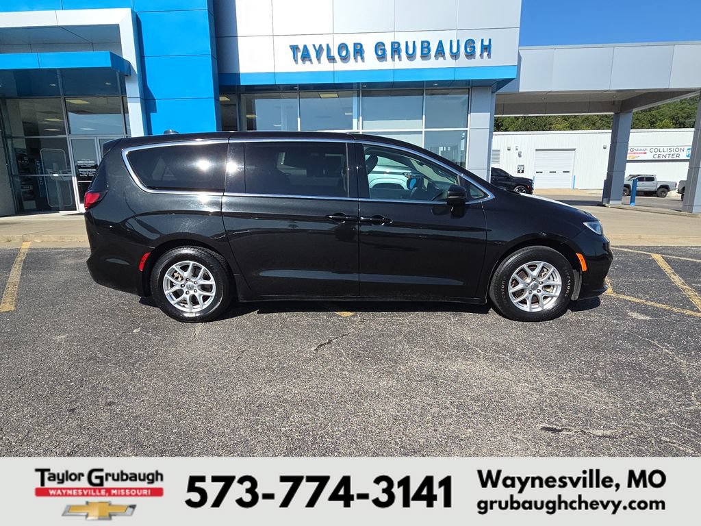 Used 2023 Chrysler Pacifica Touring-L FWD video 1