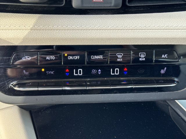 Used 2022 Buick Envision Essence w/ Technology Package I FWD image 35