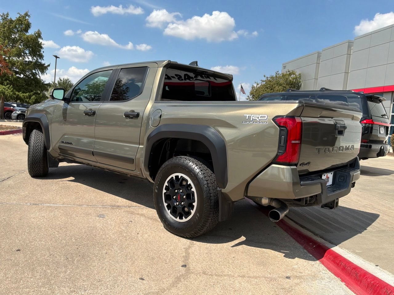 Used 2024 Toyota Tacoma TRD Off-Road w/ TRD Off Road Premium Package AWD/4WD image 8