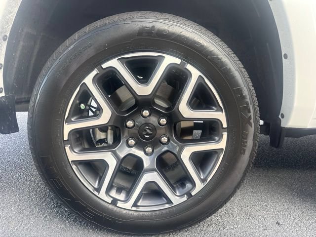 Used 2025 RAM 1500 Laramie AWD/4WD image 6