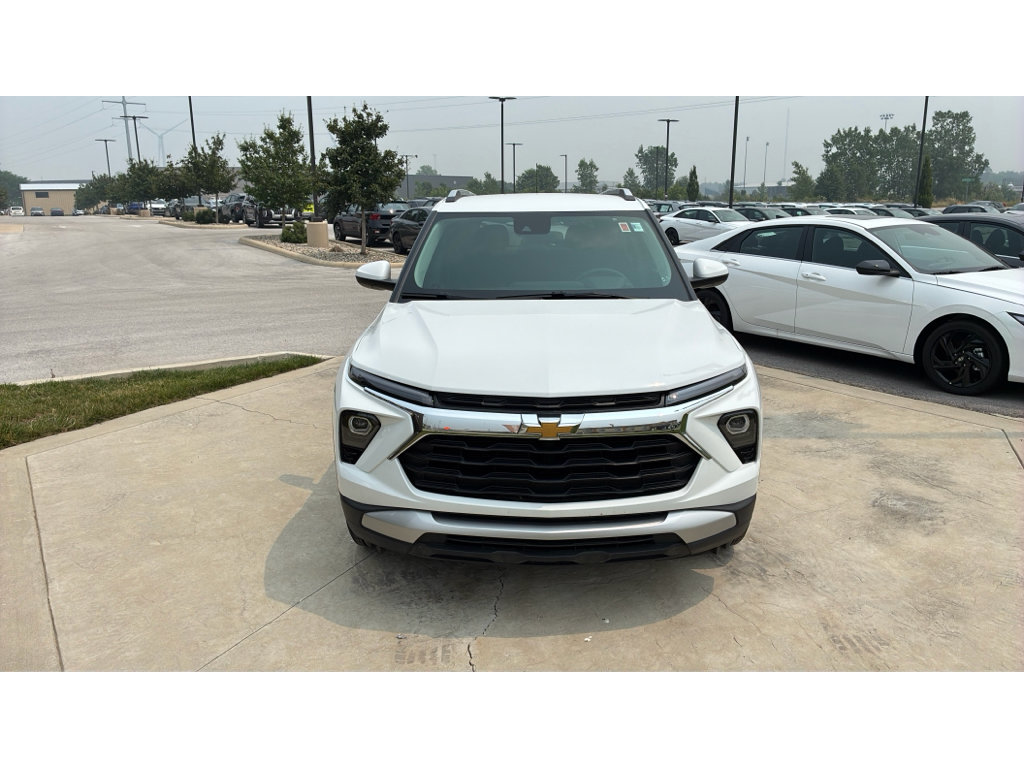 Used 2025 Chevrolet TrailBlazer LT AWD/4WD image 8
