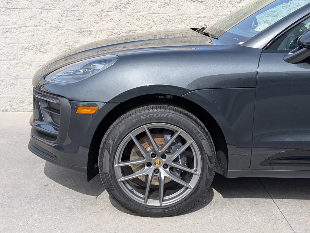 Certified 2025 Porsche Macan AWD/4WD image 30