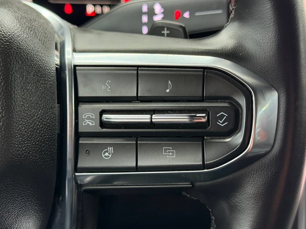 Used 2025 GMC Yukon Denali AWD/4WD image 28