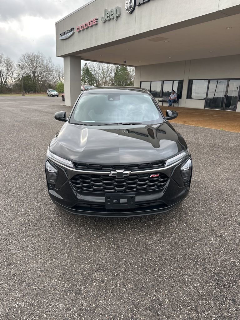 Used 2024 Chevrolet Trax RS image 2