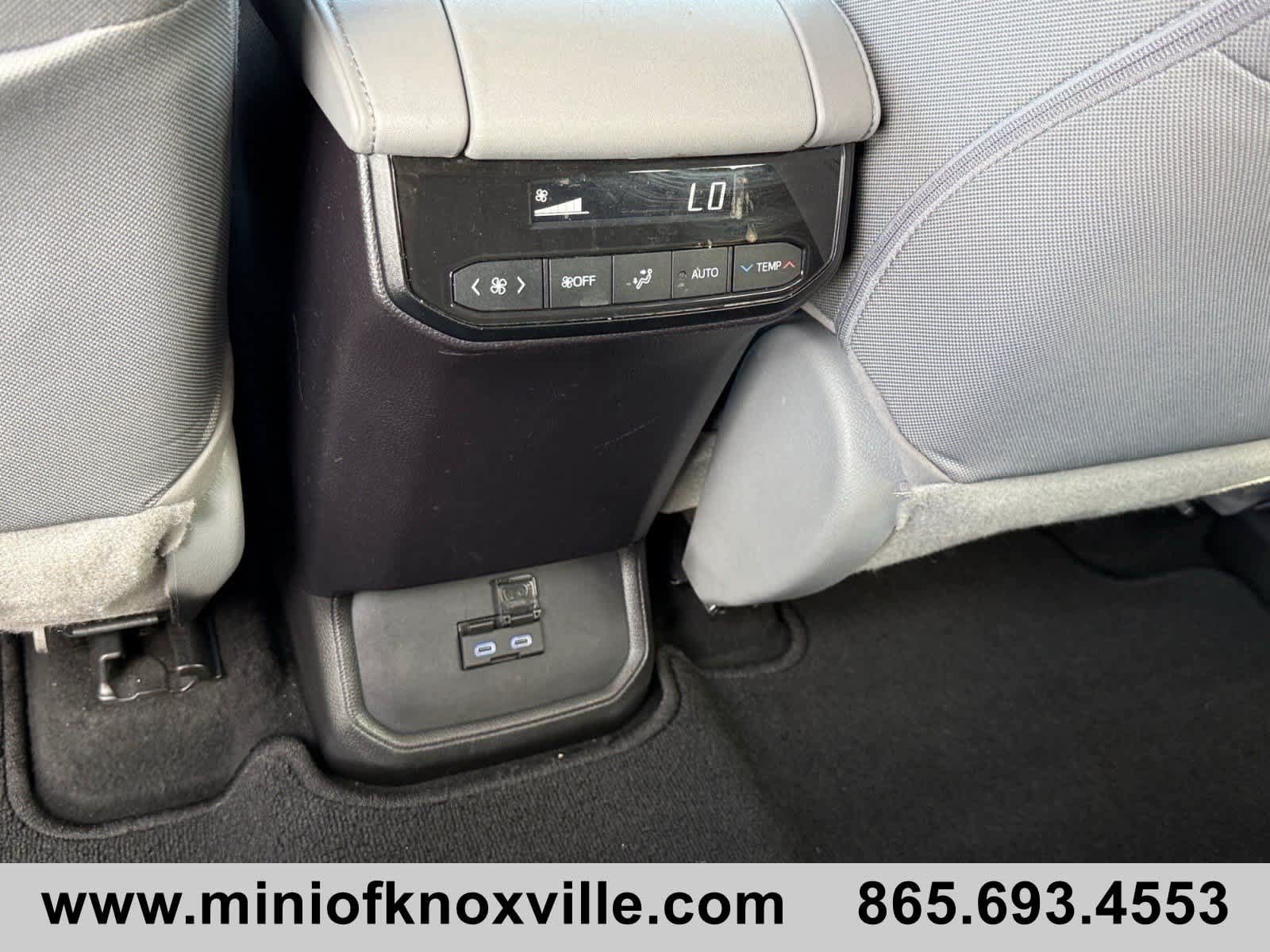 Used 2022 Toyota Highlander LE AWD/4WD image 19