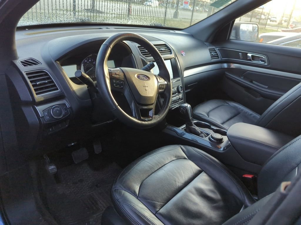 Used 2018 Ford Explorer XLT w/ Equipment Group 202A image 7