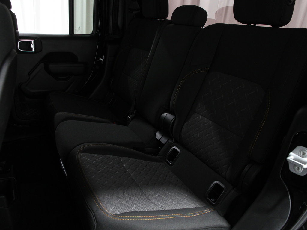 Used 2025 Jeep Gladiator Mojave w/ Convenience Group image 19