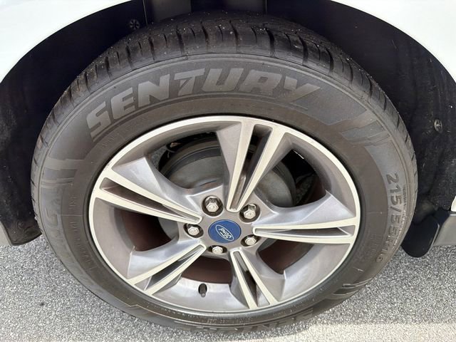 Used 2018 Ford Focus SE w/ SE Appearance Package image 17
