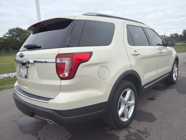 Used 2018 Ford Explorer XLT w/ Equipment Group 202A FWD image 7