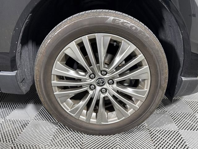Used 2023 Toyota Venza XLE AWD/4WD image 11