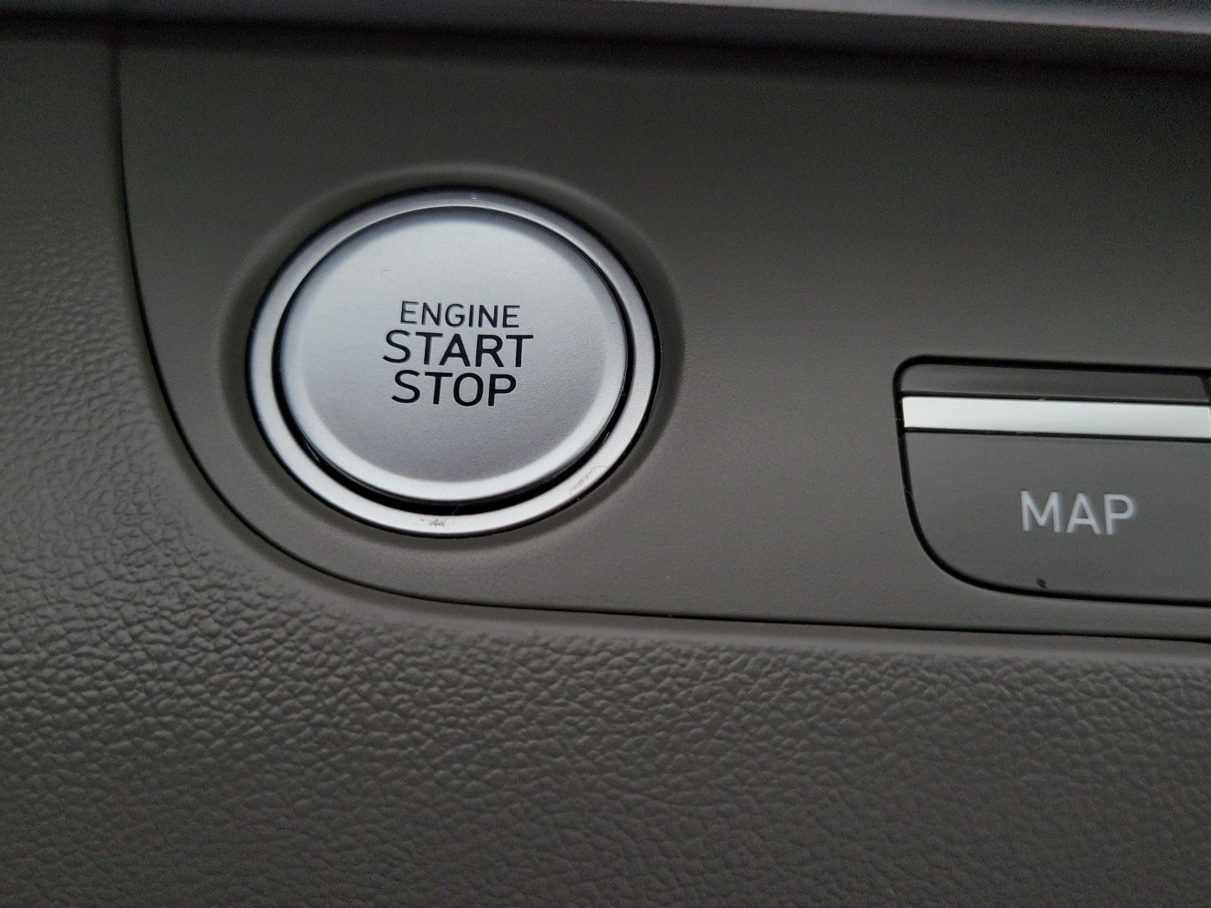Used 2025 Hyundai Elantra SEL FWD image 31