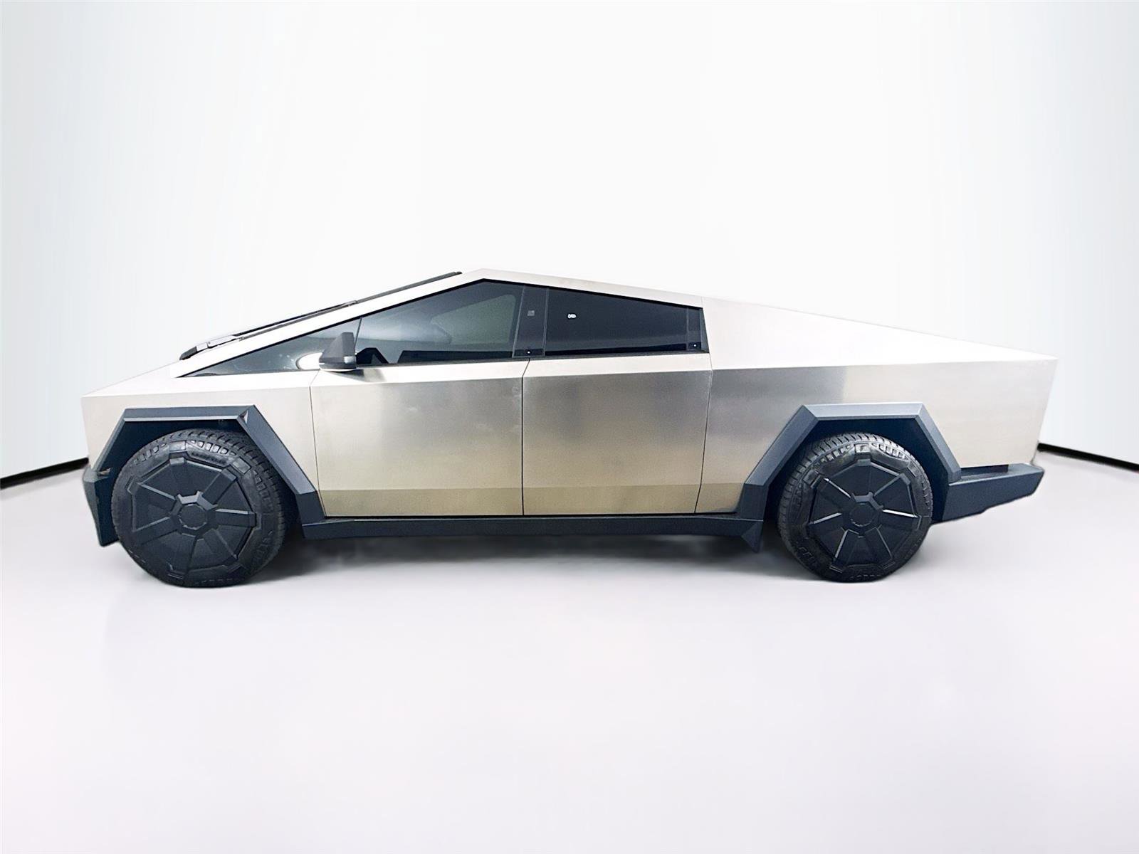 Used 2024 Tesla Cybertruck AWD Crew Cab image 5