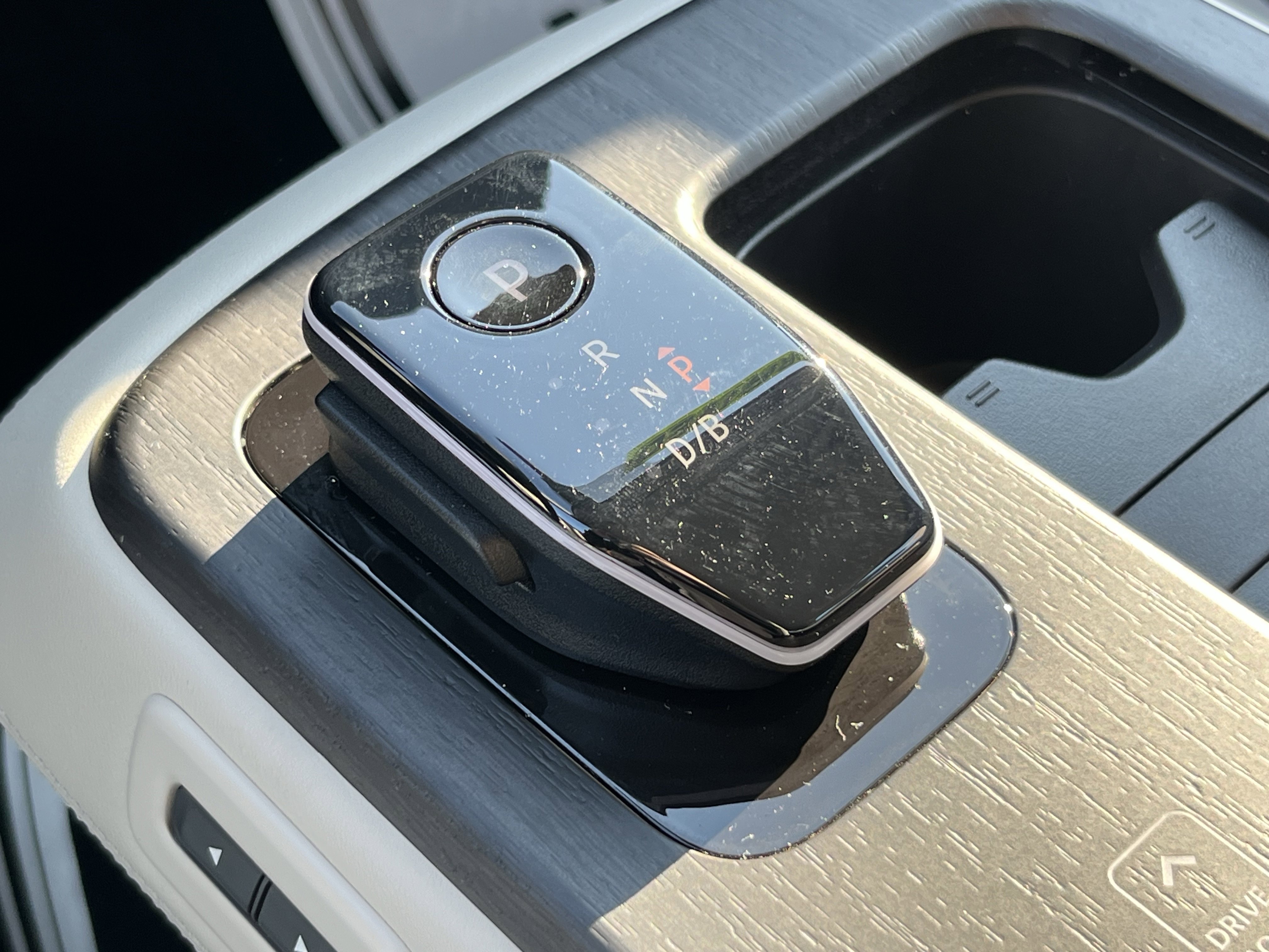 Used 2023 Nissan Ariya AWD image 27