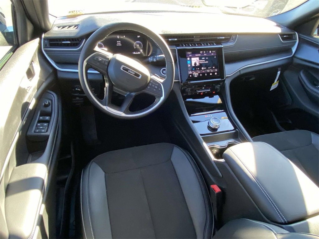 New 2025 Jeep Grand Cherokee L Altitude image 13
