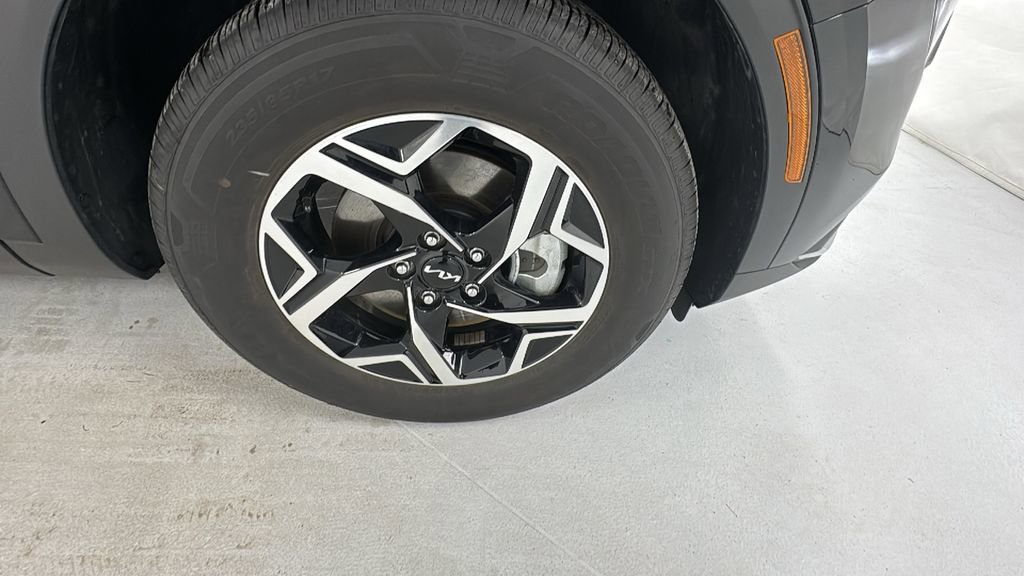 Used 2023 Kia Sportage LX image 9