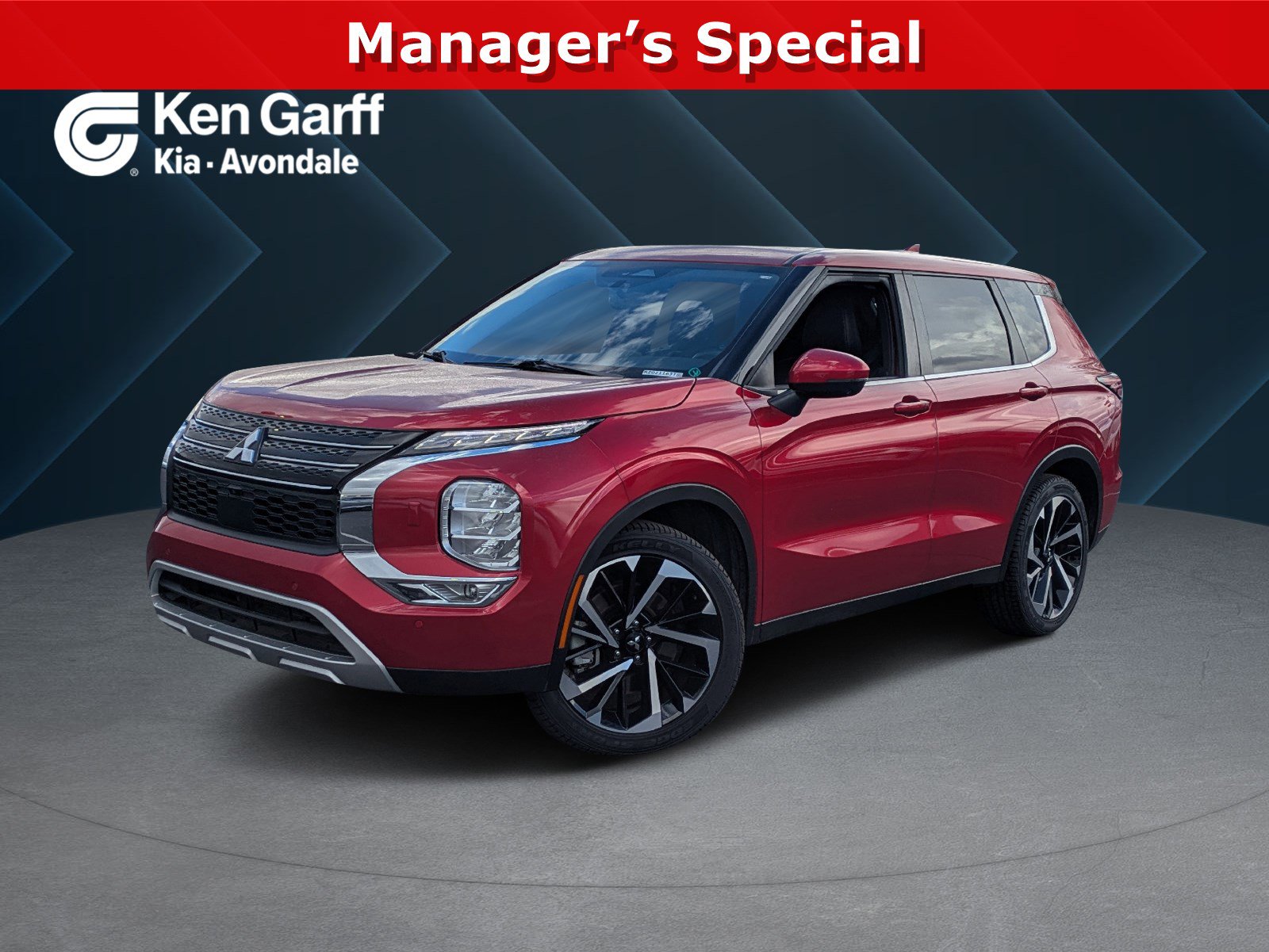 Used 2024 Mitsubishi Outlander SE image 1