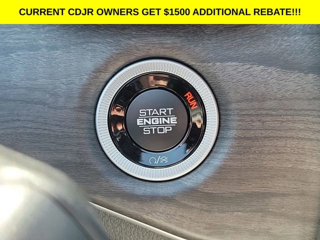 New 2025 Jeep Grand Cherokee Limited w/ Black Appearance Package image 13